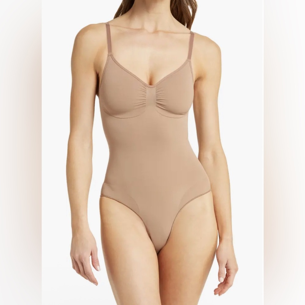 SKIMS Seamless Sculpt Brief Bodysuit in Sienna - XS